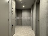 シーフォルム板橋3 コンクリート仕上げのモダンなエントランスホール