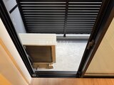 シーフォルム板橋3 室内から見たバルコニーと採光ルーバーの開放的な空間