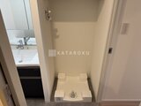 シーフォルム板橋3 洗面室に隣接した洗濯機置き場と物干しスペース
