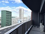 シーフォルム板橋3 高層階からの開放的なバルコニーと都市風景