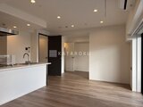 シーフォルム板橋3 白を基調とした開放的なキッチンとリビングダイニング空間