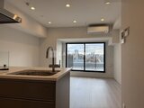 シーフォルム板橋3 開放的なバルコニービューを望むキッチンリビング空間