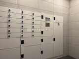 ハイズ三ノ輪2 整理された宅配ボックスを備えた共用部の様子