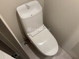 ハイズ三ノ輪2 白色で統一されたモダンなトイレスペース