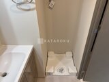 ハイズ三ノ輪2 洗面台と洗濯機置き場が配置されたコンパクトな洗面脱衣室