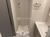 ハイズ三ノ輪2 明るいシャワールーム、洗面台とタオルハンガー完備