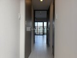 ハイズ三ノ輪2 廊下から見た明るいバルコニー付きのリビング空間
