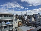 ハイズ三ノ輪2 高層階から見た開放的な都市風景と晴天の空