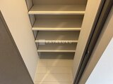 ハイズ三ノ輪2 整理整頓しやすい棚板が多い奥行きのある納戸スペース