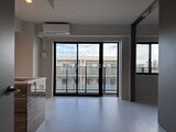 ハイズ三ノ輪2 大きなバルコニーへ繋がる開放的なリビングダイニング空間