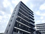 グランパセオ押上八広 縦ラインが印象的なモダンな建物外観