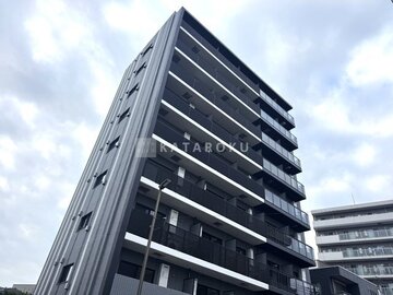 グランパセオ押上八広 縦ラインが印象的なモダンな建物外観