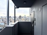 グランパセオ押上八広 都市風景を見渡せるモダンなバルコニーの様子
