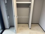 グランパセオ押上八広 ウォークインクローゼット付きの寝室収納スペース