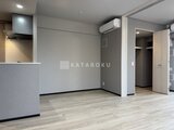 グランパセオ押上八広 開放的なリビングダイニングと洋室への動線が広がるモダンな空間