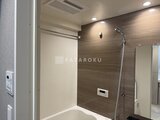 グランパセオ押上八広 落ち着いたトーンの壁材を使用したバスルーム