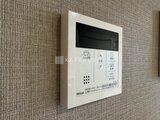 グランパセオ押上八広 給湯器の操作パネルが付いた壁面