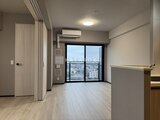 グランパセオ押上八広 大きな窓から街並みが見える明るいリビング空間