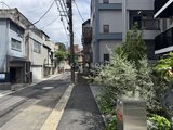 コンフォリア・リヴ駒込西ヶ原 緑を配した落ち着いた雰囲気の建物外観と周辺街並み