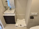 コンフォリア・リヴ駒込西ヶ原 洗面台と洗浄便座がコンパクトにまとまったモダンな浴室
