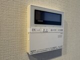コンフォリア・リヴ駒込西ヶ原 浴室暖房乾燥機とインターホン付きの給湯器リモコン