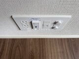 コンフォリア・リヴ駒込西ヶ原 天井に設置された照明・換気扇・スイッチなどの設備が並ぶ様子