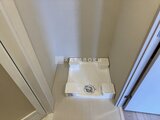 コンフォリア・リヴ駒込西ヶ原 明るいトイレルーム、温水洗浄便座付きの洋便器