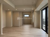 コンフォリア・リヴ駒込西ヶ原 開放的なリビングダイニングと洋室への動線が見える空間