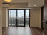 コンフォリア・リヴ駒込西ヶ原 開放的なバルコニーを備えた明るいリビングダイニング