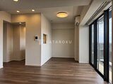 コンフォリア・リヴ駒込西ヶ原 明るい窓からの採光を取り入れた開放的なリビングダイニング