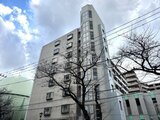 コンフォリア高島平 前面道路から見たモダンな印象の建物外観