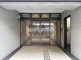 コンフォリア高島平 明るく落ち着いた雰囲気のエントランスホール