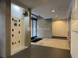 コンフォリア高島平 宅配ボックス付きで機能的なエントランスホールの様子