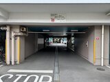 コンフォリア高島平 機械式駐車場の入口から見た通路の様子