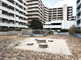 コンフォリア高島平 複数の建物に囲まれた共用庭園スペース