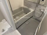 ラペルラ目黒東山2 浴槽と洗い場がゆとりある浴室空間