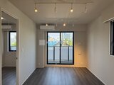 ラペルラ目黒東山2 天井の照明からやさしい光が降りる