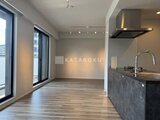 ラペルラ目黒東山2 明るい採光が入るリビングダイニングキッチン