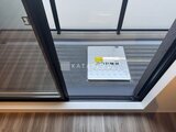 ラペルラ目黒東山2 天窓から光が差し込む開放的なリビング空間
