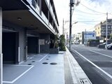 スタイリオ池上サウス 前面道路に面したモダンな建物のエントランスアプローチ