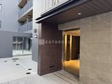 スタイリオ池上サウス 落ち着いた色合いのタイル壁が特徴的なエントランス入口