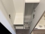 スタイリオ池上サウス 収納たっぷりの開き戸式キッチン上部棚の内部構造