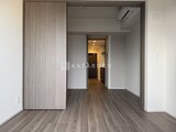 スタイリオ池上サウス ゆとりのある居室から玄関・廊下へ続く開放的な空間