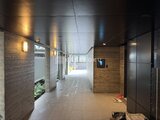 エクサム赤坂 エントランスホールから奥へ続く開放的な共用廊下