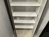 エクサム赤坂 クローゼット内部の可動棚と充実した収納スペース