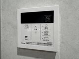 エクサム赤坂 壁に設置されたリンナイ製の給湯器コントローラーパネル
