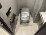 エクサム赤坂 温水洗浄便座付きのコンパクトなトイレ空間