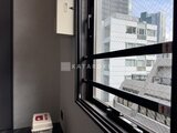 エクサム赤坂 窓から都市風景を望むバルコニーの開放的な眺め