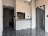エクサム赤坂 白を基調とした落ち着いた印象のリビングダイニング空間