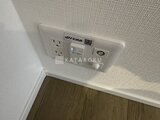 クリアル文京千石2 天井に取り付けられたコンセントと照明スイッチの様子